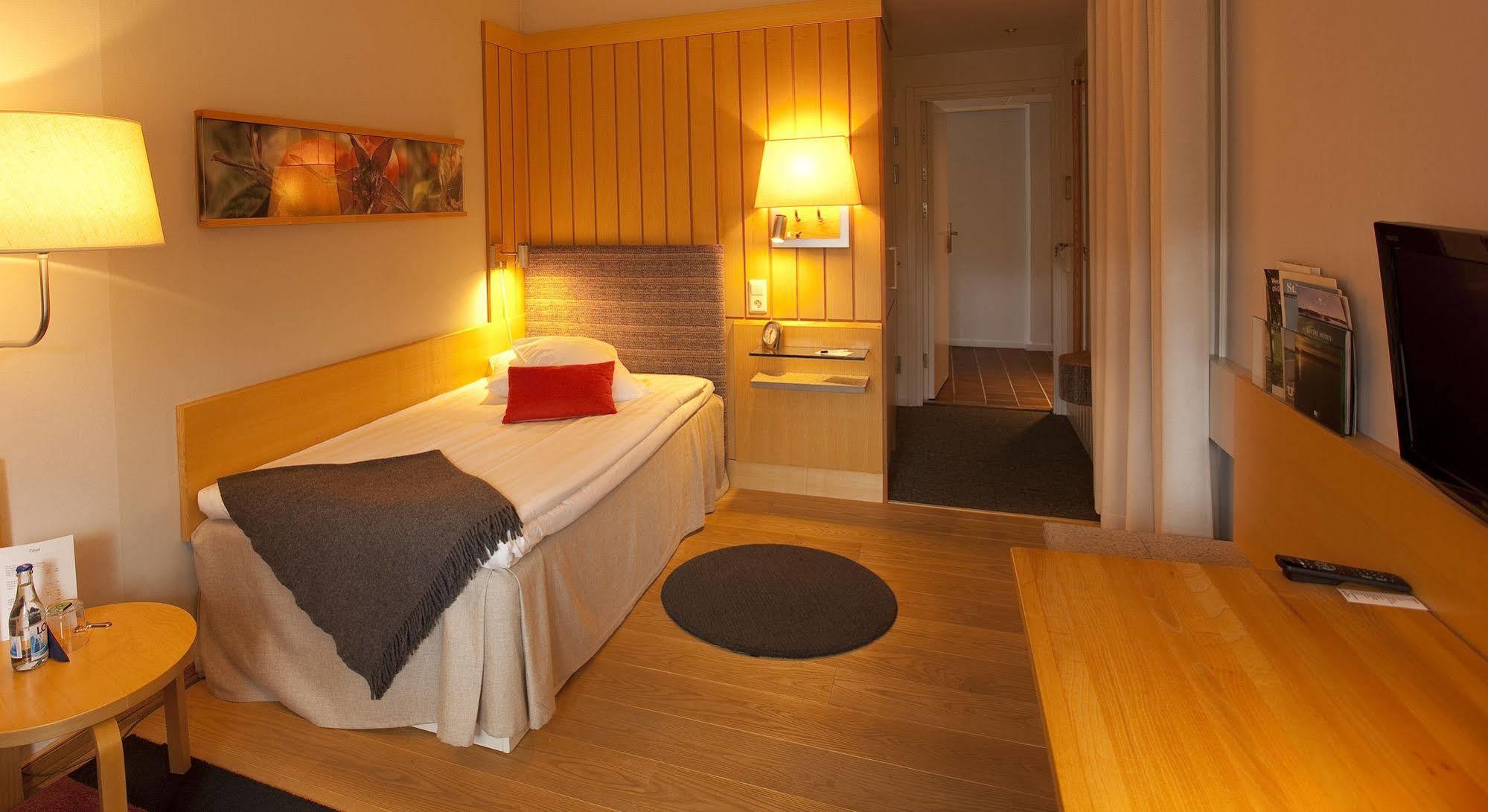Djuroenaeset Hotell & Konferens Djurhamn Luaran gambar