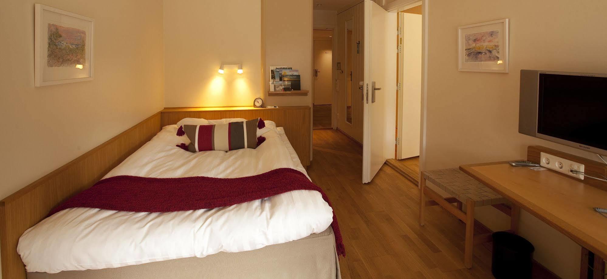 Djuroenaeset Hotell & Konferens Djurhamn Luaran gambar