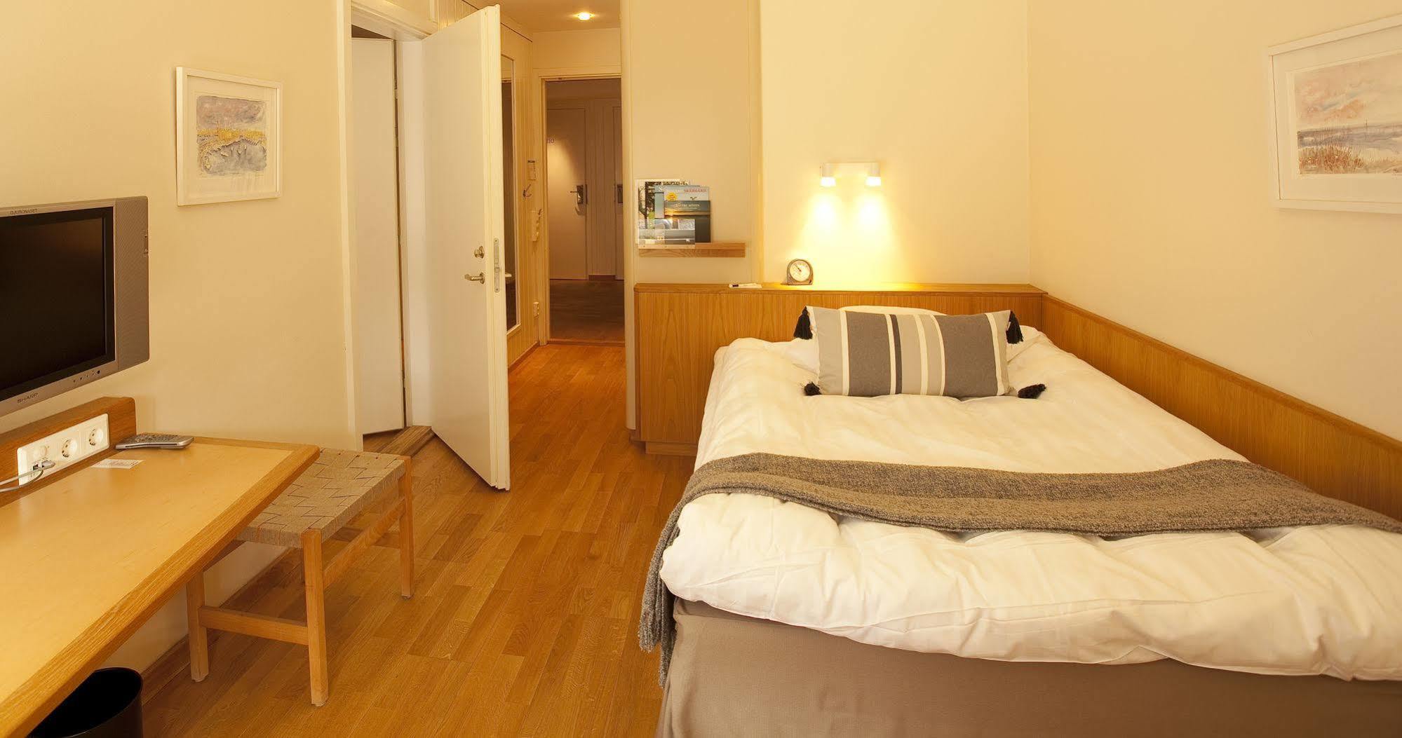Djuroenaeset Hotell & Konferens Djurhamn Luaran gambar